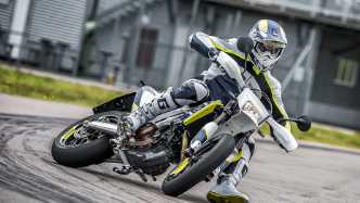 Die neue Husqvarna 701 als Supermoto und Enduro